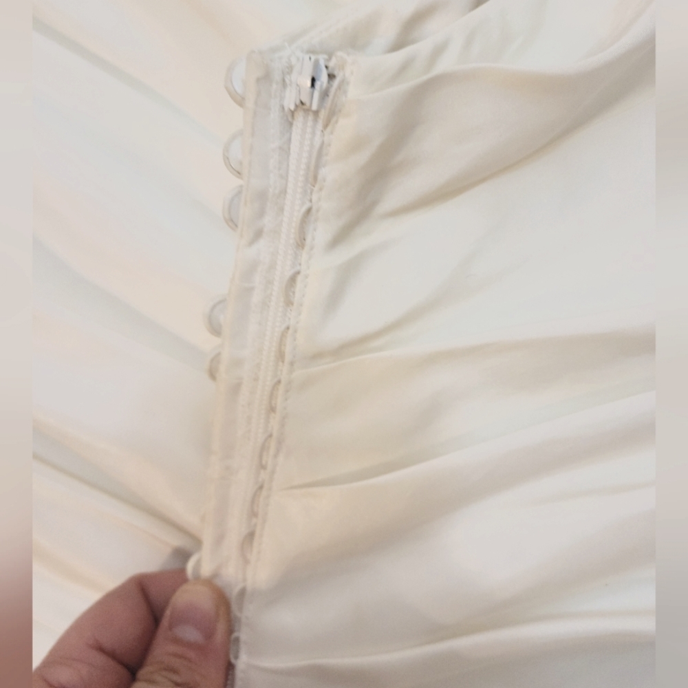Wedding Dress - Picture 5 of 6